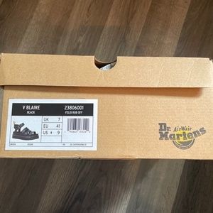 NEW* Dr. Martens AirWair V Blair Sandals Size US 9